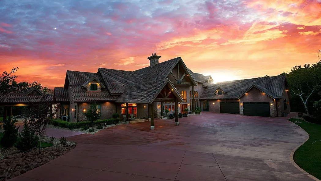 Lakefront Majesty Meets Architectural Mastery